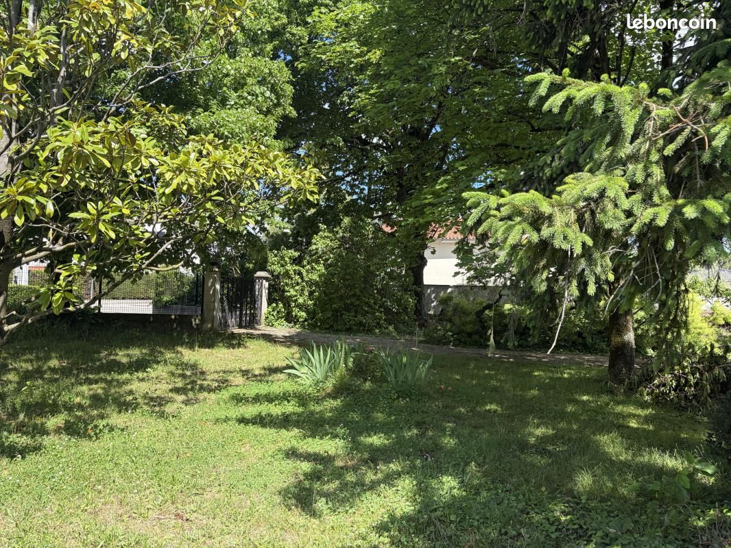 Terrain 601 m² Anneyron · 82 000 €