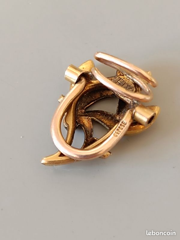 Broche Art Nouveau Plaqué Or - Datant D'environ 1900 - Dimensions 26x25 Mm - Poids 3,40g