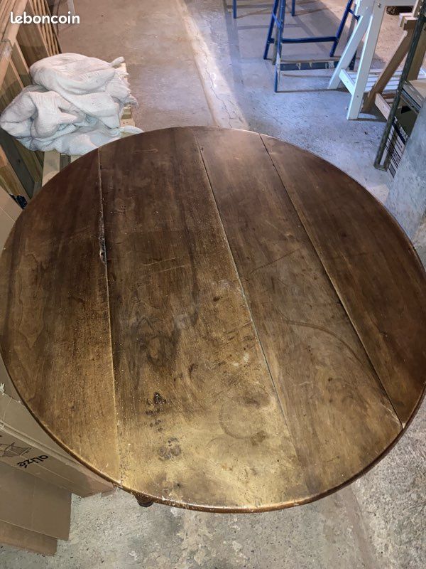 Table ovale ancienne en noyer (image 1)