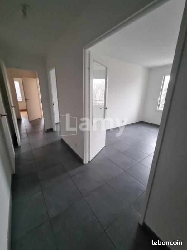 Appartement 3 pièces 75 m² · à Vénissieux · 75 m² · 1 094 €/mois