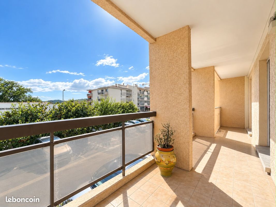 Parking 80 m² · à Peymeinade · 80 m² · 270 000 €