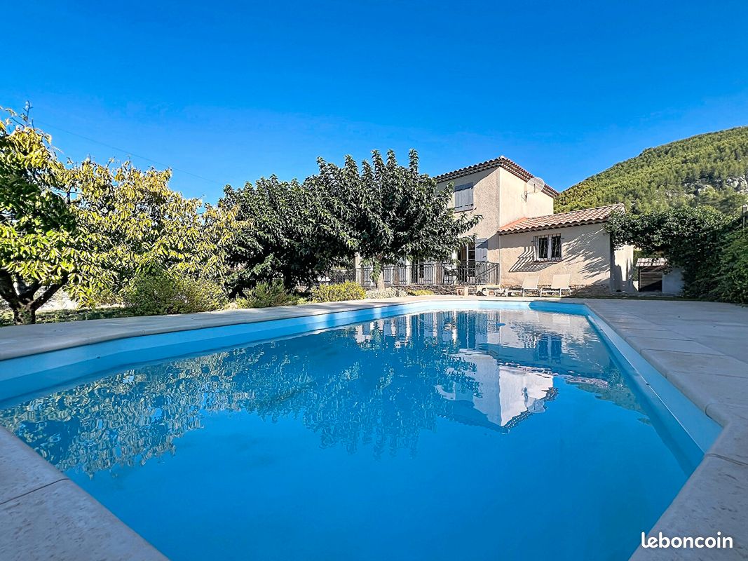 Maison 6 pièces 141 m² · à Cuges-les-Pins · 141 m² · 620 000 €