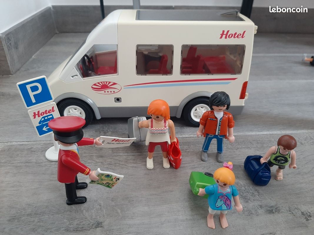 Bus hotel (image 1)