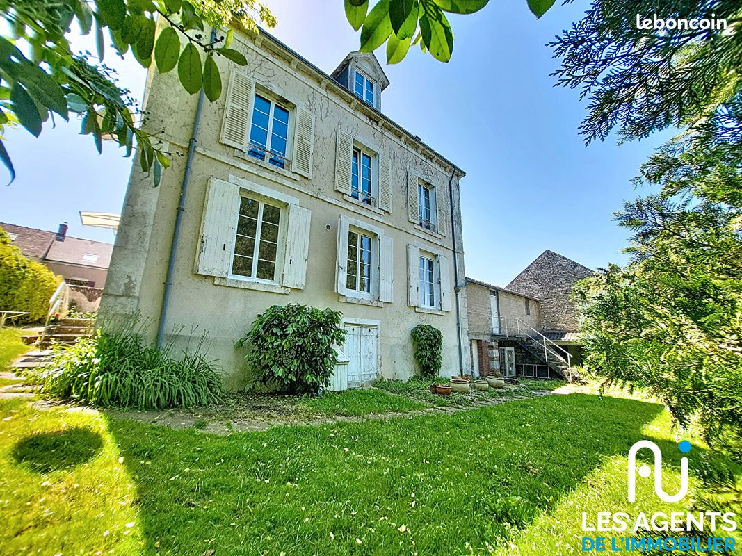 Maison 7 pièces 194 m² · à Beauce la Romaine · 194 m² · 270 000 €