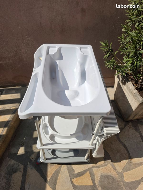 Table à langer avec baignoire intégrée (image 3)