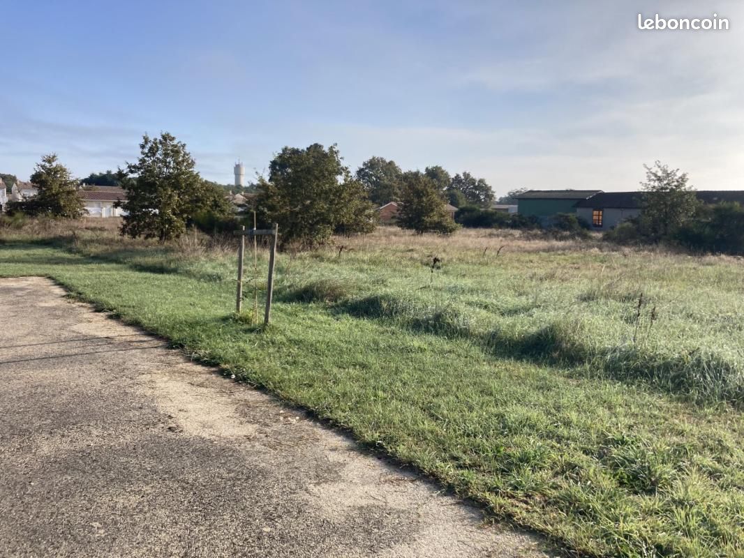 Terrain 530 m² Arbanats · 135 000 €