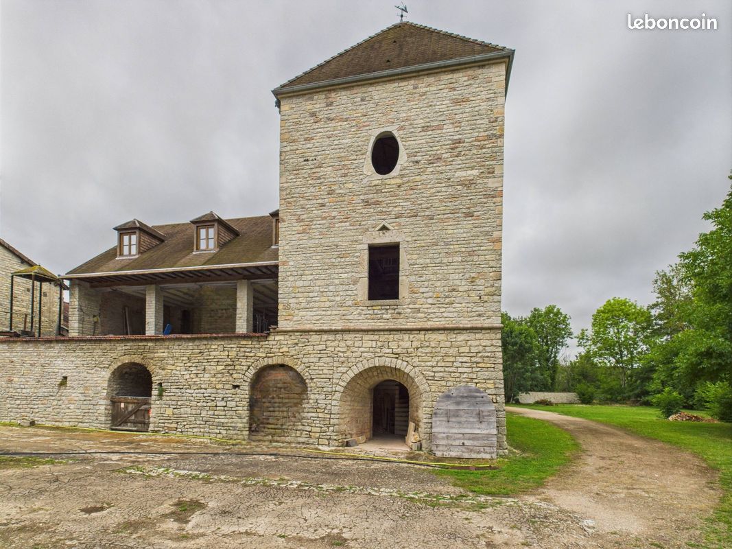 Maison 8 pièces 312 m² · à Noyers · 312 m² · 398 000 €