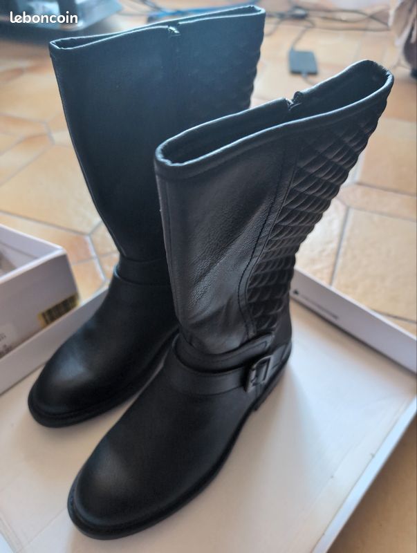 Paire de chaussures neuves (image 3)