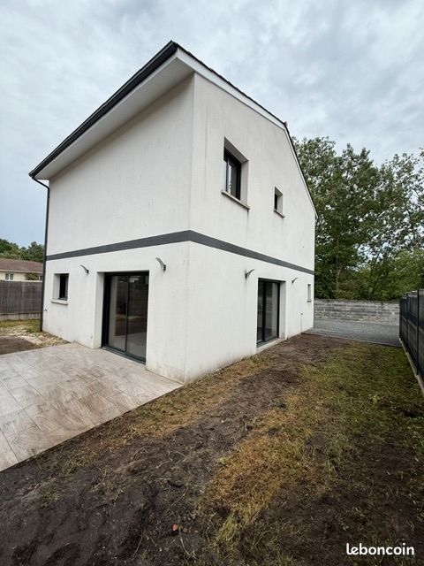 Maison 5 pièces 110 m² · à Saint-Jean-d'Illac · 110 m² · 385 000 €