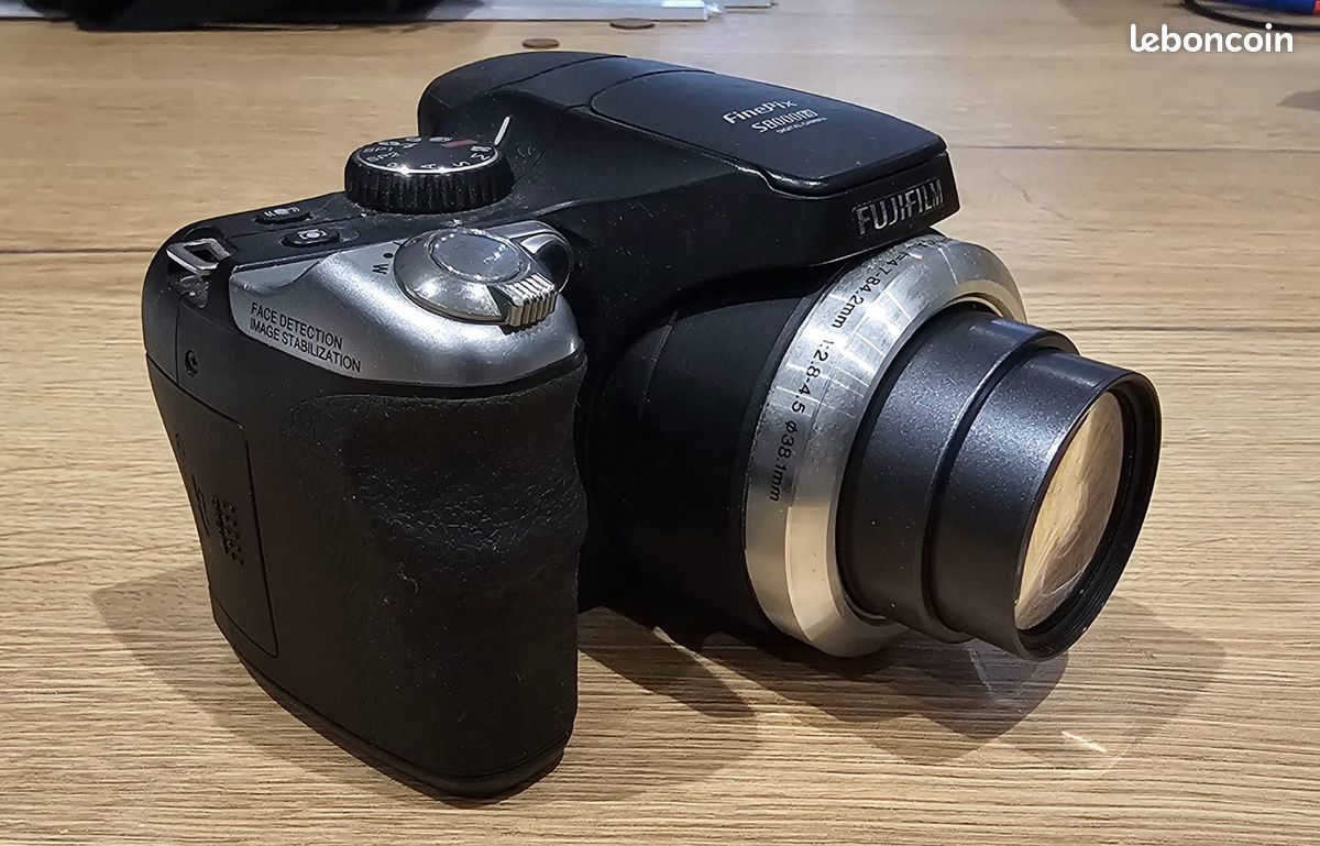 Fujifilm FinePix S8100fd Digital Bridge Camera, 10 Megapixels, 18x Zoom