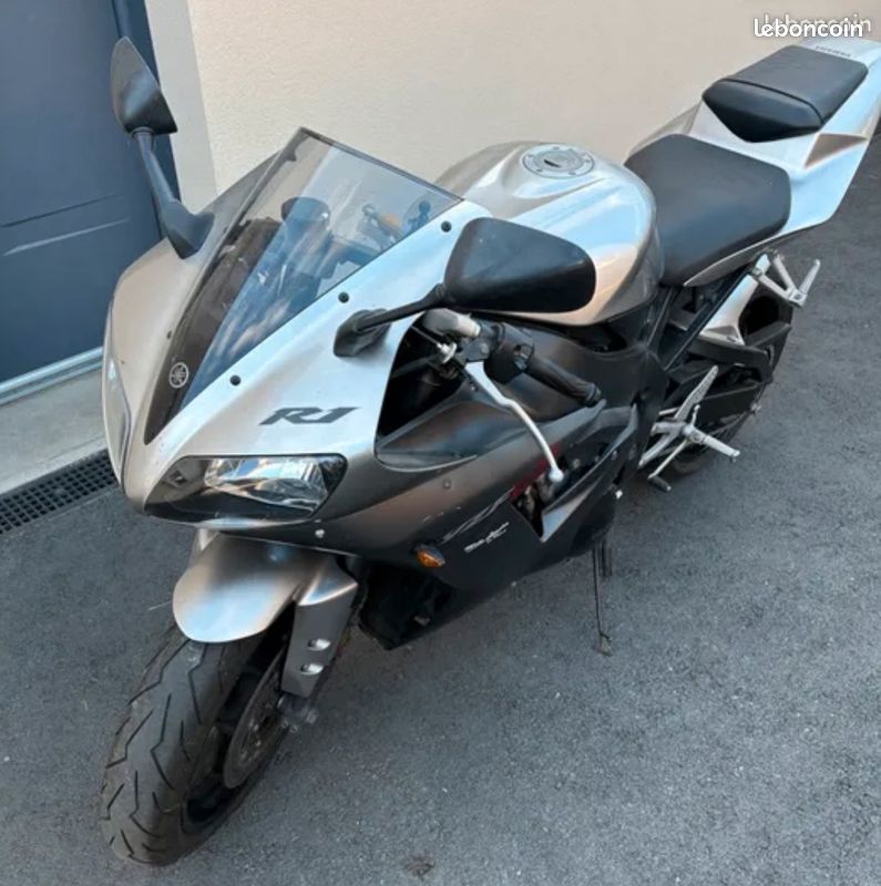 Yamaha R1 2002 - Motos