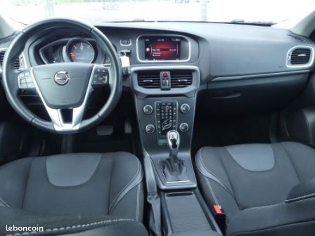 Volvo V40 D2 120CH MOMENTUM BUSINESS GEARTRONIC (image 13)