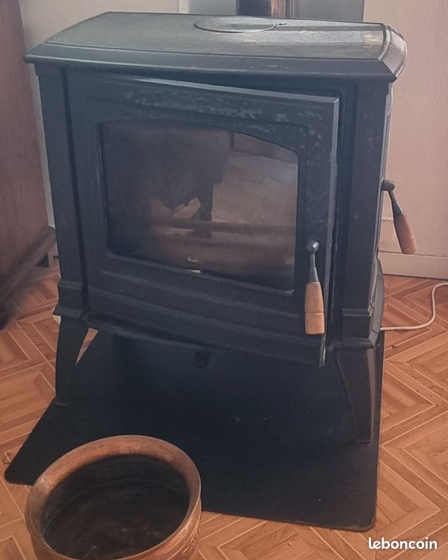 Poele à bois en fonte (image 1)