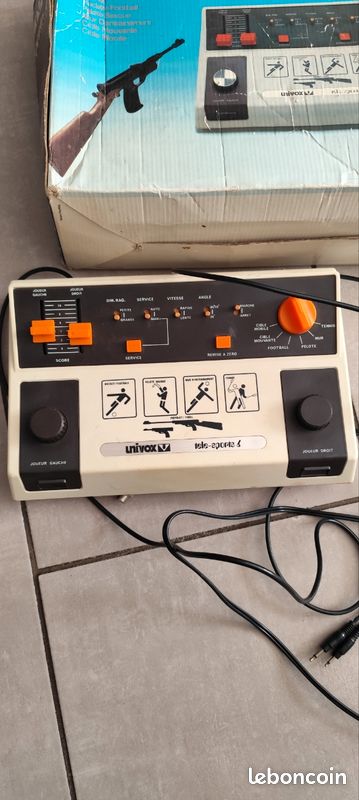 Console style Pong UNIVOX PARIS à manettes jaunes 1977 non testé