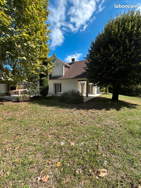 Maison 11 pièces 301 m² · à Lagnieu · 301 m² · 395 000 €