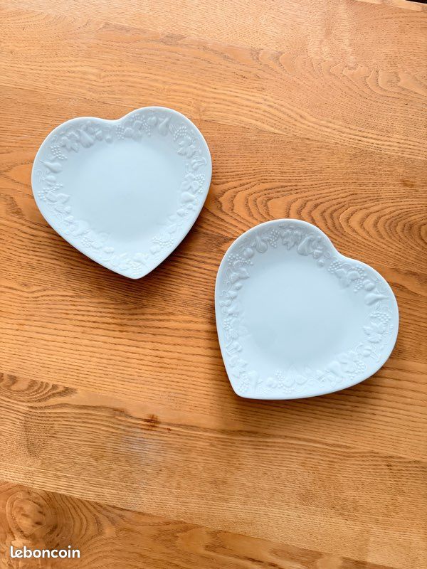 2 Assiettes Cœur Deshoulières Limoges Porcelaine Blanche Vintage Relief Fruits Made in France (image 1)
