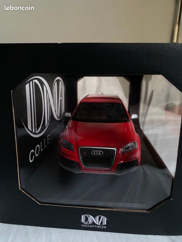 Audi RS3 1/18 DNA Collectibles Sportback (8P) rosso 2011 avec nero Audi RS3 1/18 DNA Collectibles Sportback (8P) rosso 2011 avec nero