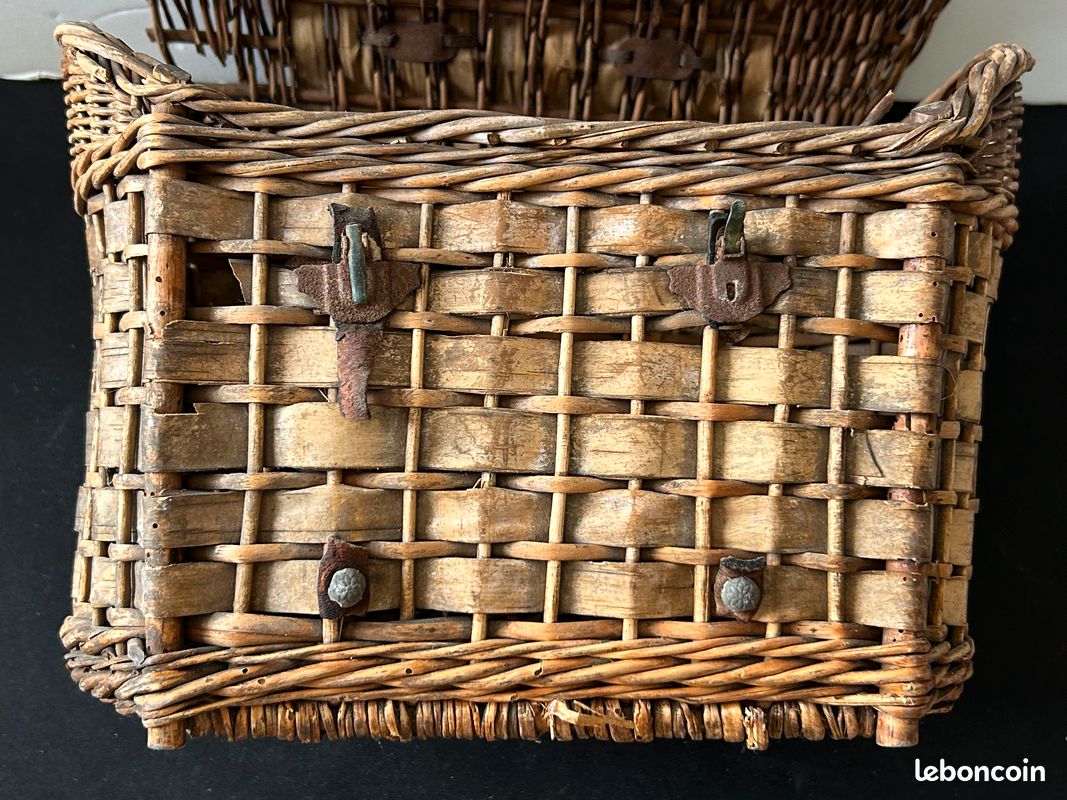 Ancien Panier Créel De Pêche En Cuir - Décoration Murale Ou Matériel Vintage