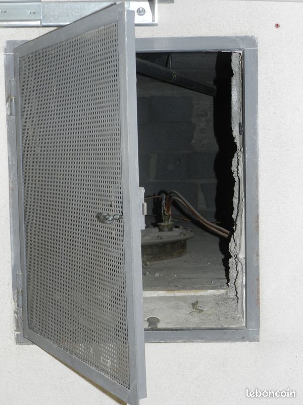 Porte métallique avec serrure (image 1)