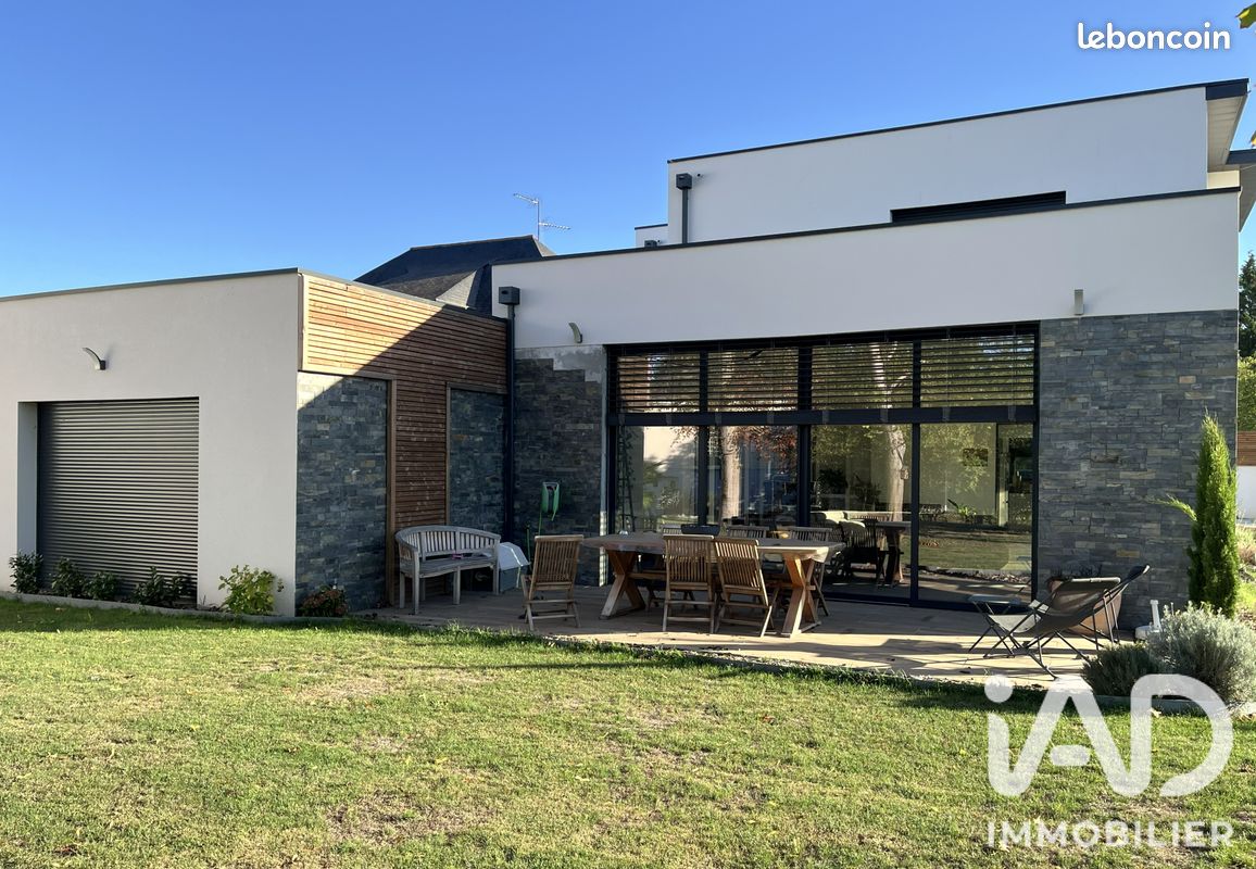 Maison 6 pièces 208 m² · à Saint-Barthélemy-d'Anjou · 208 m² · 2 400 €/mois