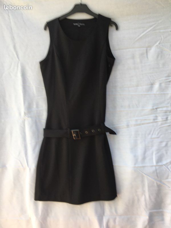 Robe noire courte (image 1)