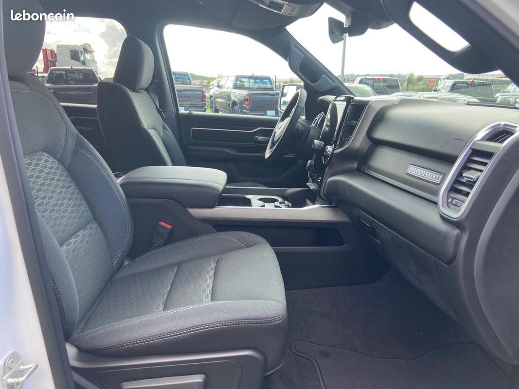 Dodge ram 1500 crew cab bighorn night edition (image 11)