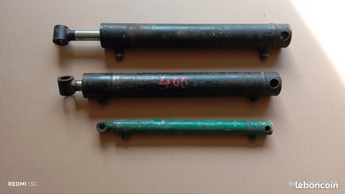 Vérin hydraulique (image 1)