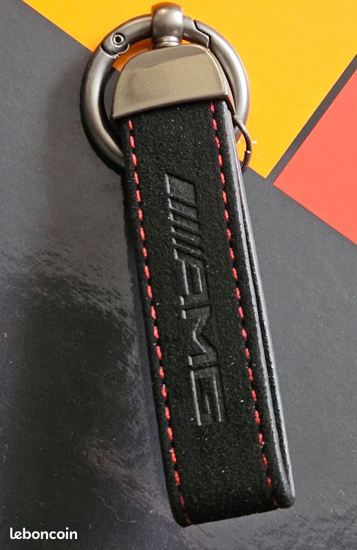 Porte-clés Mercedes Classe A AMG W176 – Cadeau Auto Allemande, Simili Cuir, Fabrication Française, Années 2000+