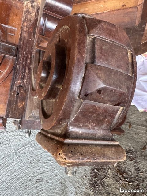 Table ronde diametre 1,7 m en bois ancien avec pied central travaillé sur roulettes (image 17)