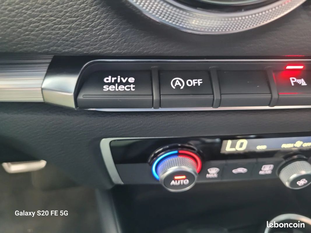 AUDI A3 BERLINE 35 TFSI CoD 150 S tronic 7 Design Luxe + VOLANT SLINE / S-LINE + SIEGES CUIR + ATTELAGE + ENTRETIEN AUDI (image 28)