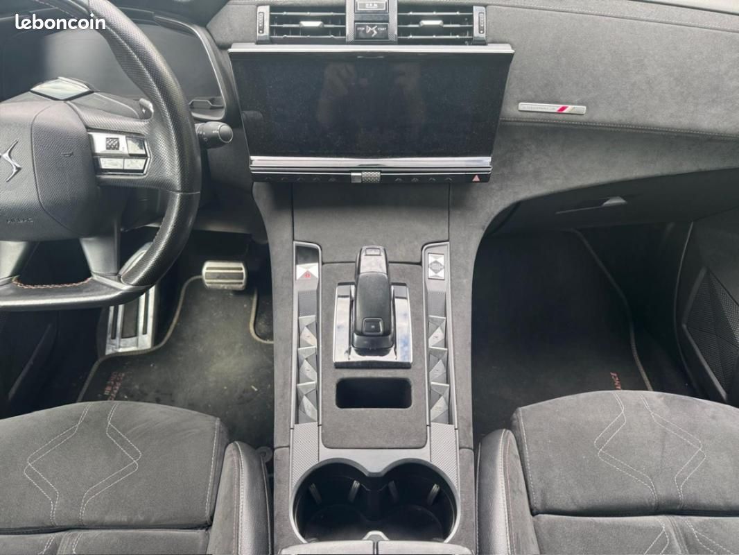 DS 7 Crossback 1.6 225 CV EAT8 Performance Line + {SUIVI ENTRETIEN COMPLET - CAMERA ATTELAGE} (image 15)