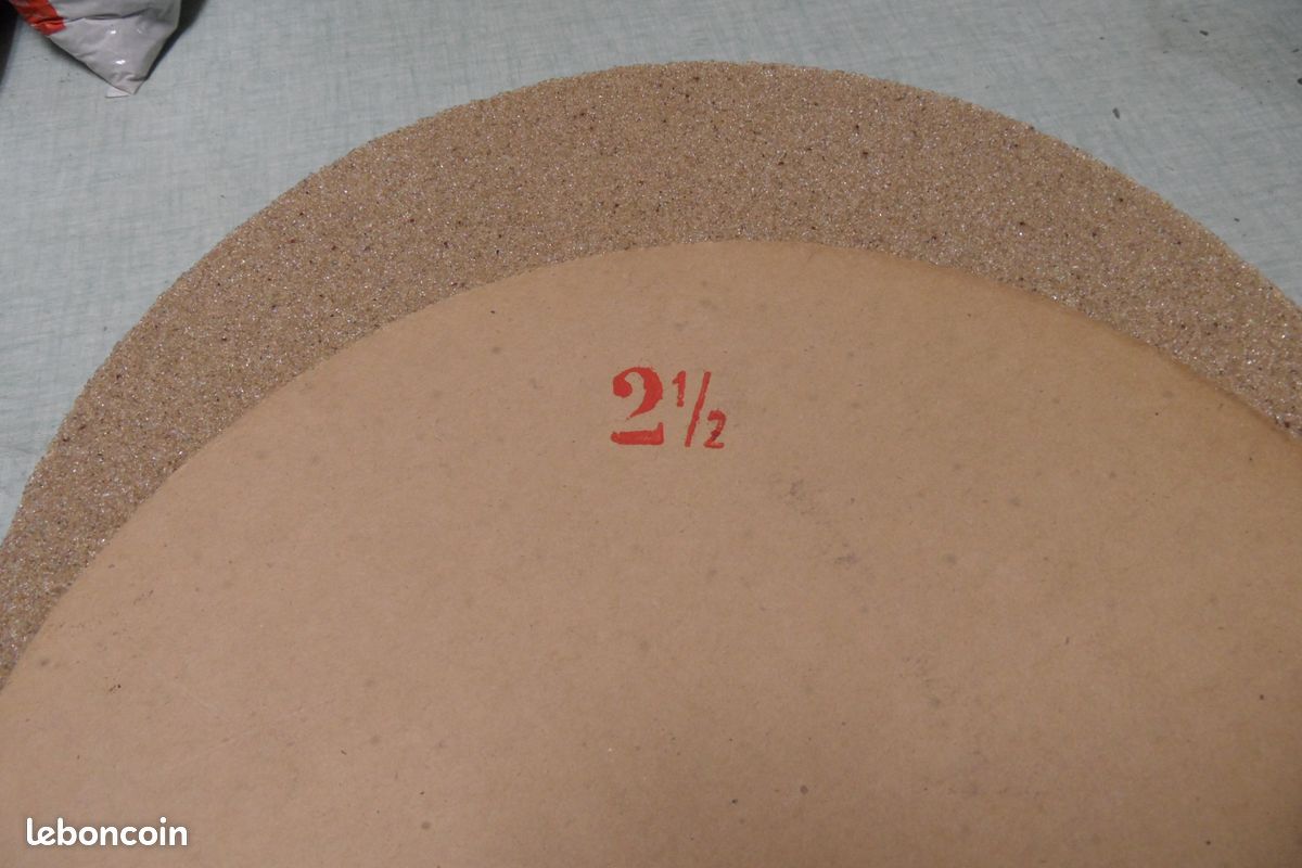 Disques abrasif diamètre 34cm grain 1 1/2 sur carton (image 2)