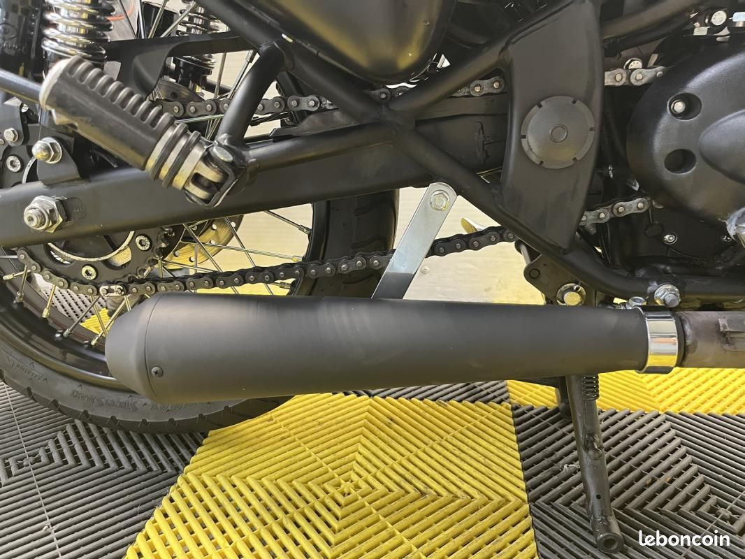 Royal Enfield CLASSIC 500 STEALTH BLACK MY19 (image 12)