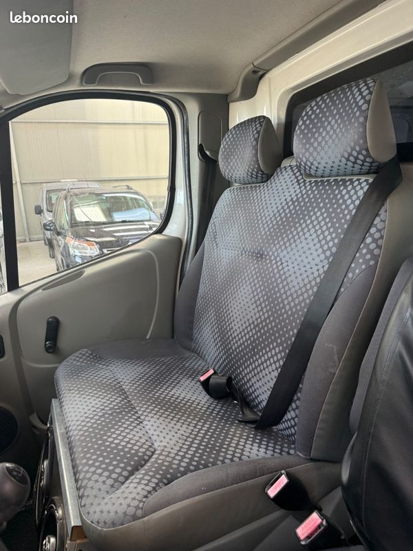 Renault TRAFIC 2.0dci 115 2eme main tres propre (image 11)