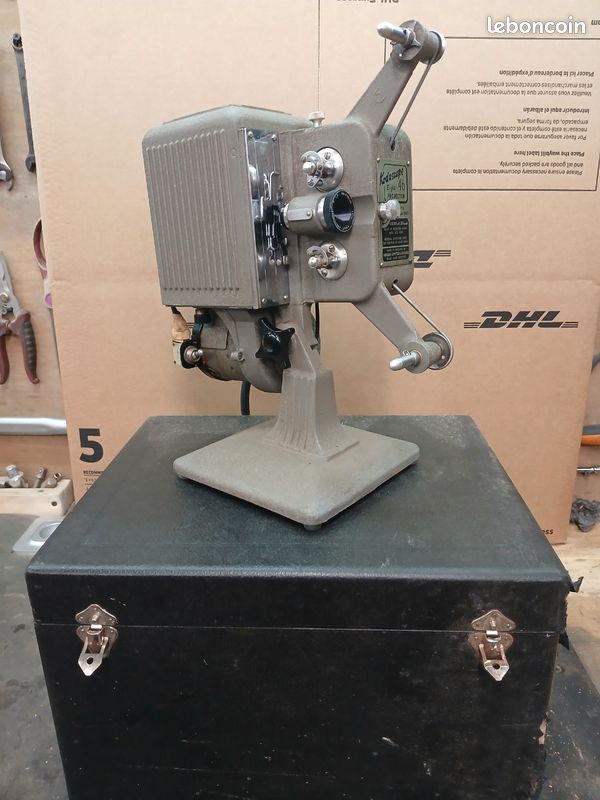 Projecteur Kodascope Eight-46 – Film Fixe – Vendu En L'état Pour Pièces Ou Déco