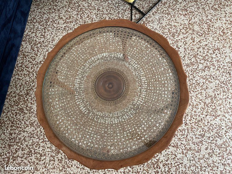 Table basse ronde, bois, verre et cannage (image 1)