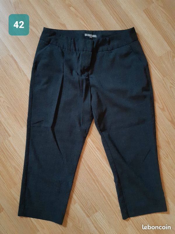Pantacourt/bermuda femme taille 42 , 4 euros l'un (image 3)