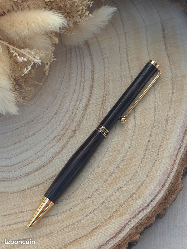 Stylo bille artisanal en bois plaqué or 24k (image 1)