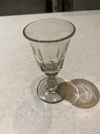 VERRES À LIQUEUR sur PIED, CISELES en CRISTAL ANCIENS Lot de 10 VERRES
