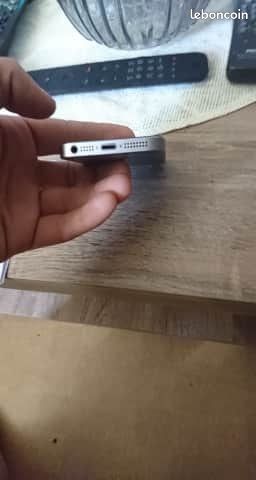 Vends où échange iPhone Se (image 2)