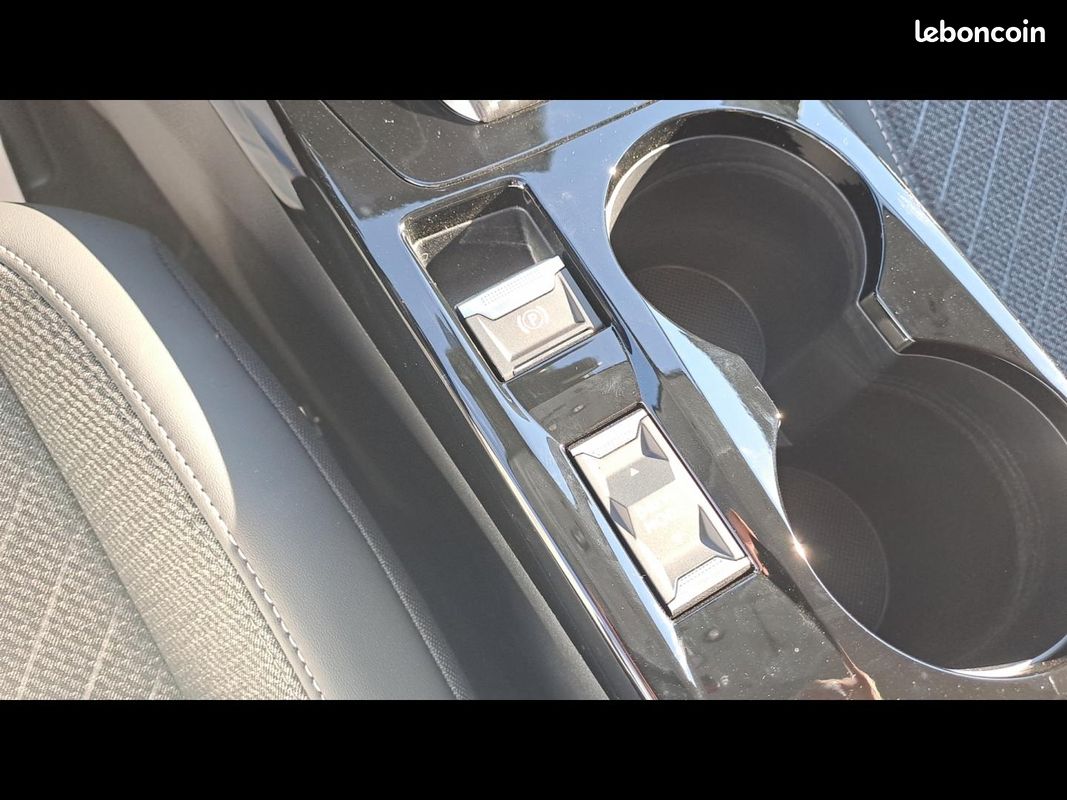 Peugeot 208 1.2 Hybrid 110ch Allure e-DCS6 (image 21)
