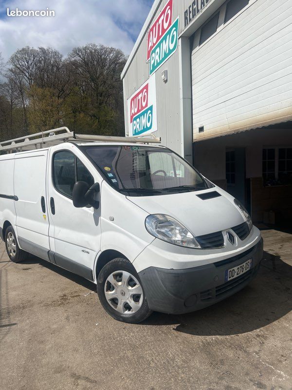 Vends trafic 2. 2 litres Dci à 178970kms (image 1)