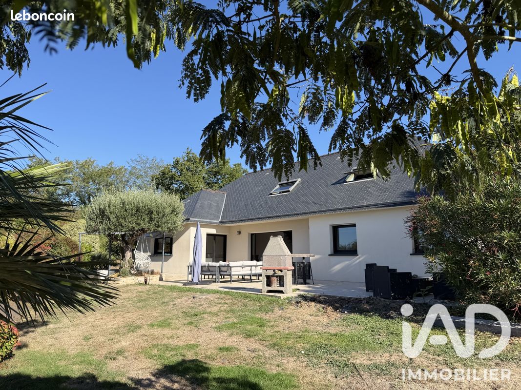 Maison 8 pièces 198 m² · à Locunolé · 198 m² · 470 000 €