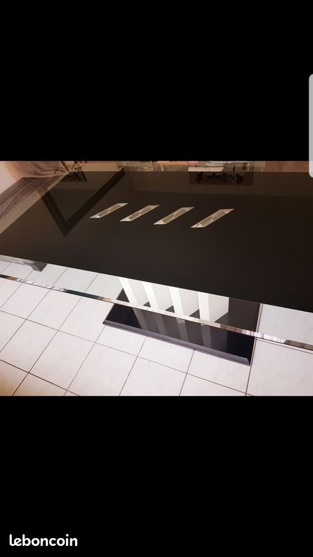 Table en verre (image 1)