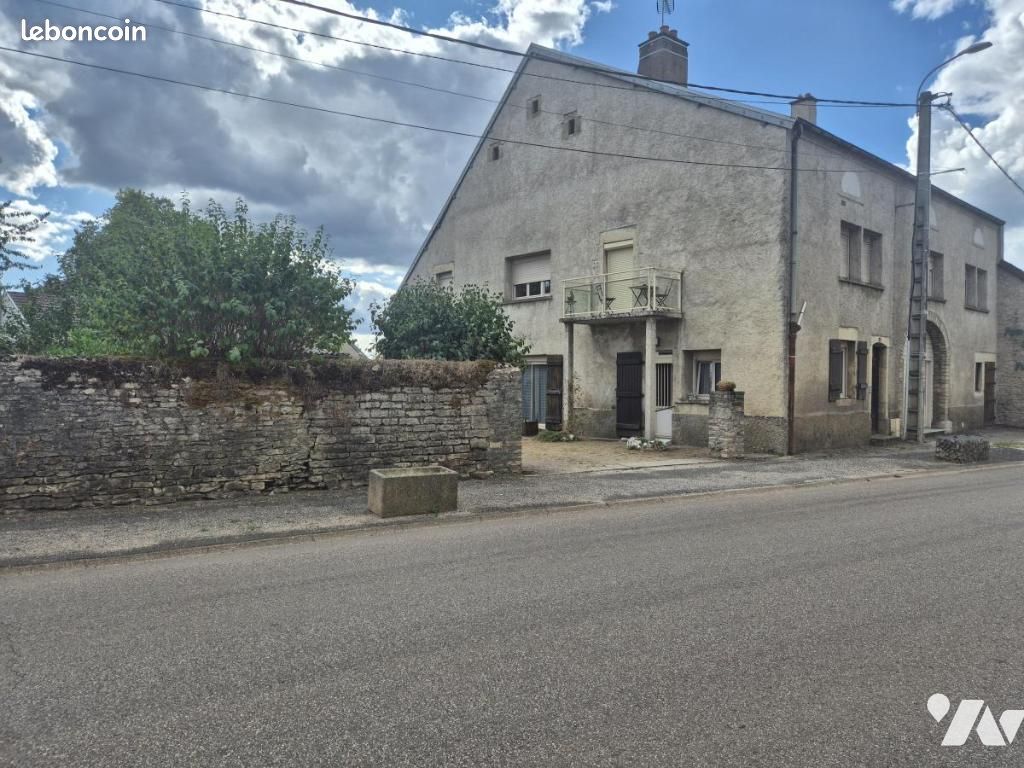 Maison 5 pièces 228 m² · à Orchamps · 228 m² · 190 000 €