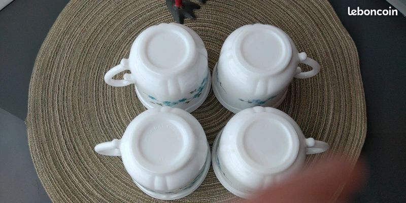 Vintage lot de 4 tasses Arcopal Véronica Myosotis