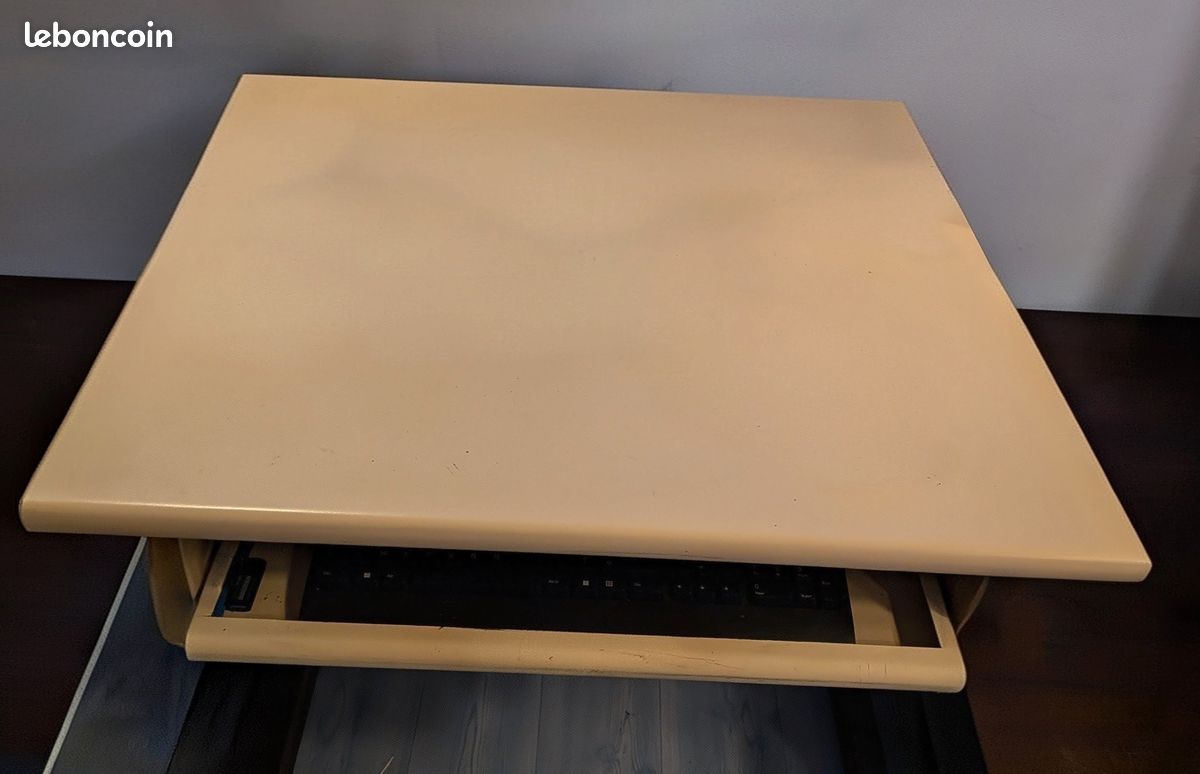 Bureau (image 2)