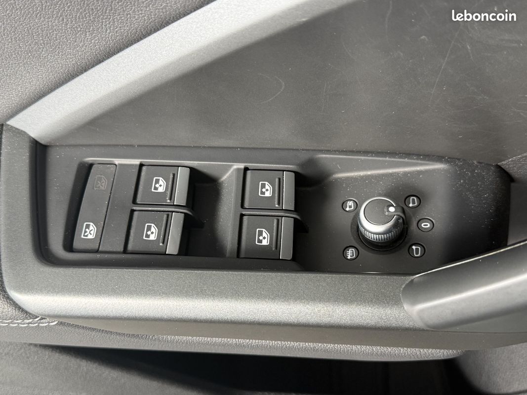 AUDI Q3 35 TFSI 150 ch S tronic 7 S line (image 18)