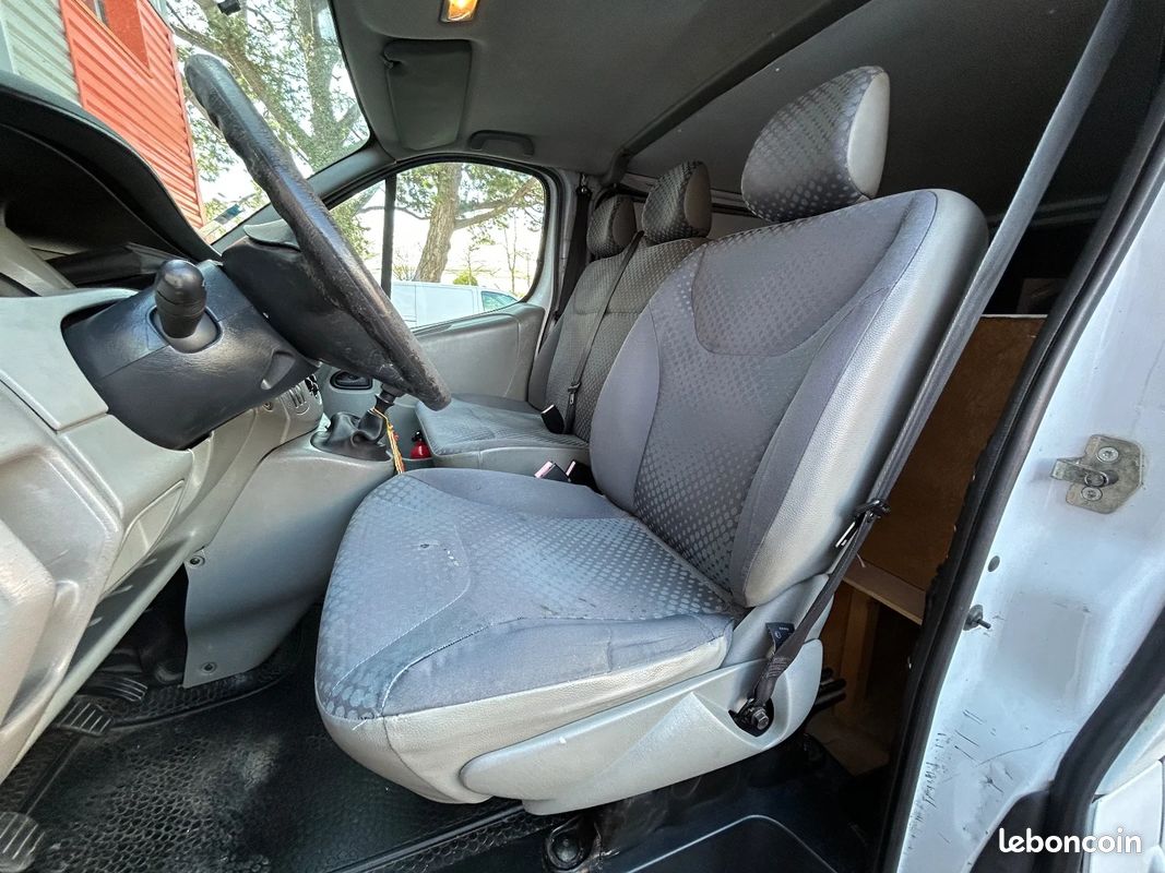 Renault trafic fourgon gn 2.0 dci 90 l1h1 1000 kg confort / 4 pneus neufs (image 24)