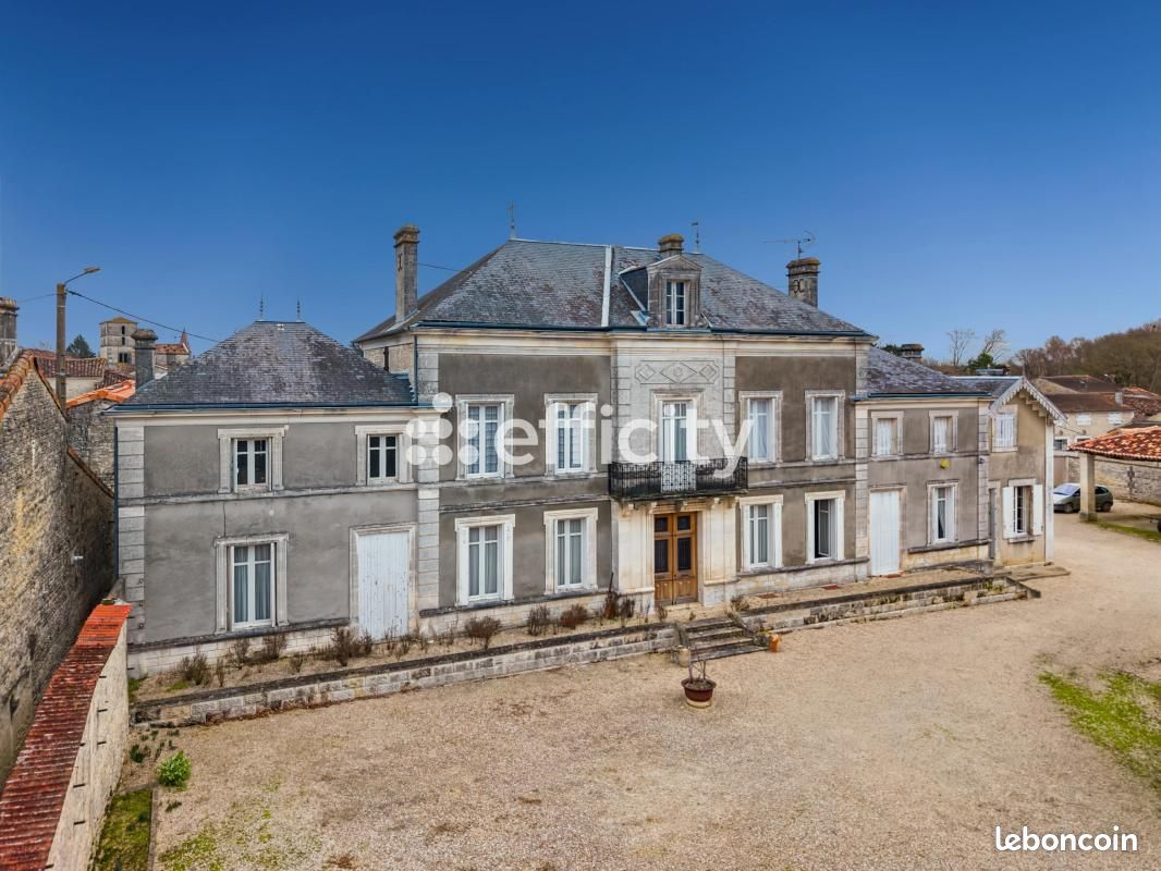 Maison 15 pièces 425 m² · à Réparsac · 425 m² · 449 000 €